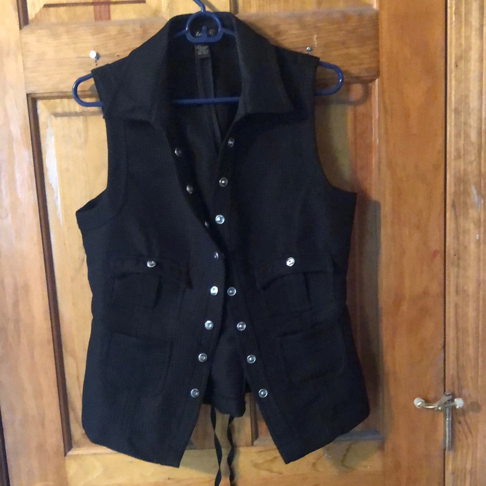 Zoe D. Black vest with snaps size large